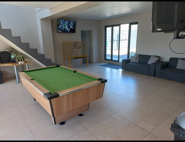 6 BEDROOM HOUSE FOR SALE IN ZEEKOEIVLEI